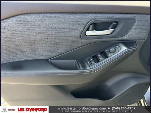 Used 2023 Nissan Rogue SV AWD/4WD image 16