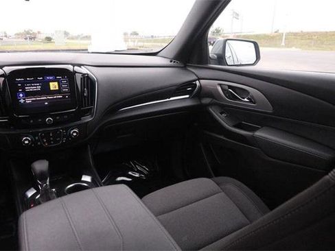 Used 2023 Chevrolet Traverse LT image 25