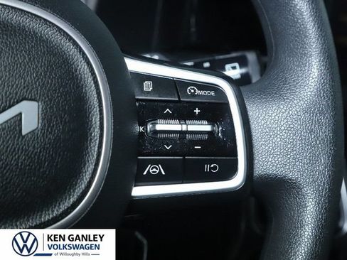 Used 2022 Kia Sorento LX AWD/4WD image 52