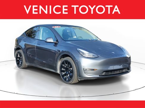 Used 2023 Tesla Model Y Long Range image 1