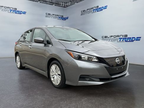 Used 2024 Nissan Leaf S FWD image 3