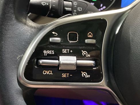 Used 2022 Mercedes-Benz GLC 300 w/ Premium Package Lite image 11