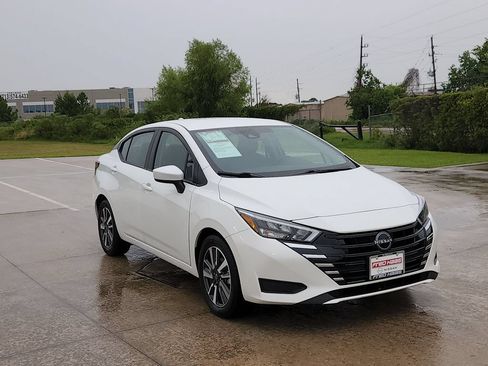 Used 2025 Nissan Versa SV FWD image 3