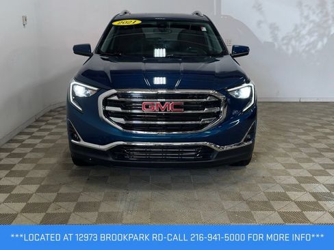 Used 2021 GMC Terrain SLT w/ Infotainment Package II FWD image 2