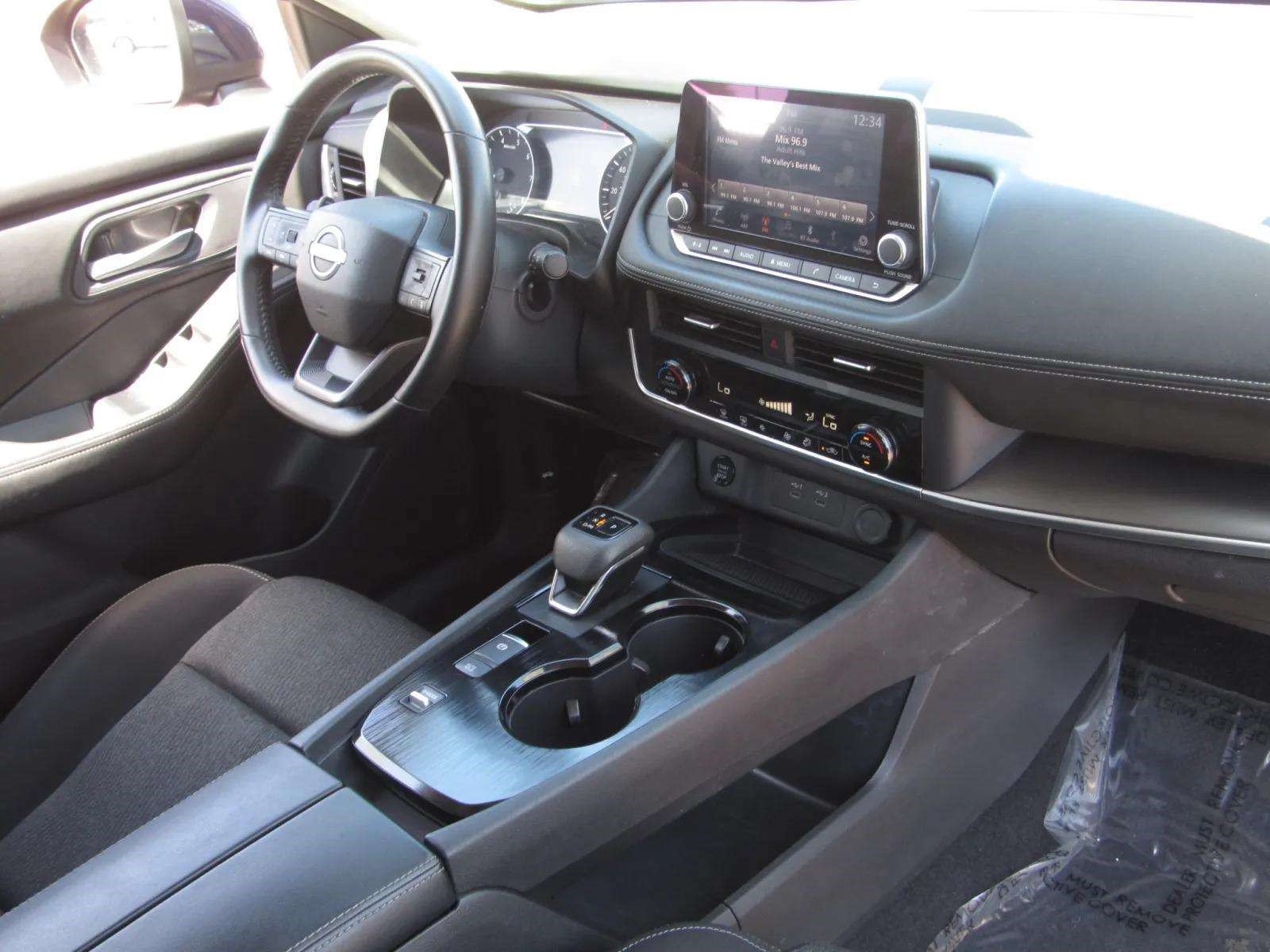 Used 2025 Nissan Rogue SV FWD image 9