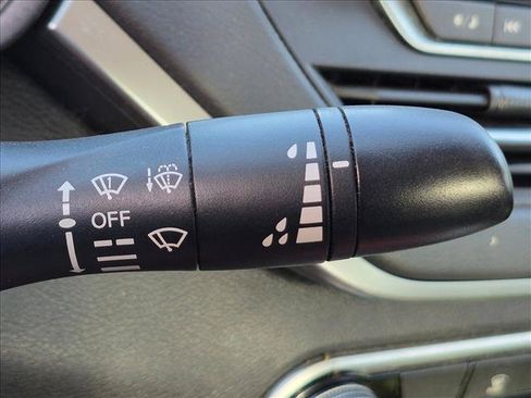 Used 2019 Nissan Altima 2.5 SR FWD image 14