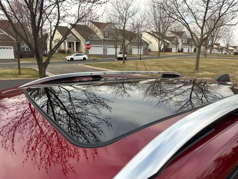 Used 2018 Chevrolet Equinox LT w/ Sun & Infotainment Package image 2