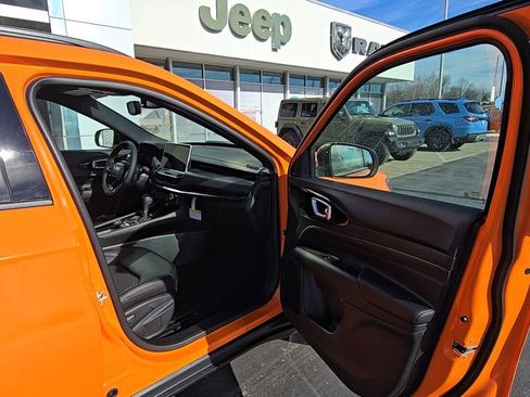 New 2026 Jeep Compass Latitude AWD/4WD image 17