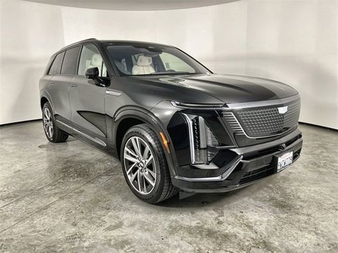 Used 2026 Cadillac Vistiq Sport image 2