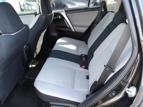 Used 2016 Toyota RAV4 XLE AWD/4WD image 10