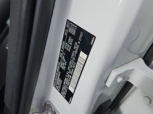 Used 2022 Volvo XC60 T8 R-Design w/ Advanced Package image 21