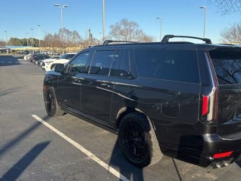 Used 2024 Cadillac Escalade ESV V image 5