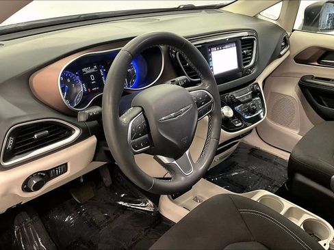 Used 2023 Chrysler Voyager LX FWD image 14