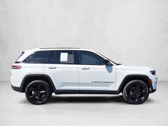 Used 2023 Jeep Grand Cherokee Altitude AWD/4WD image 4