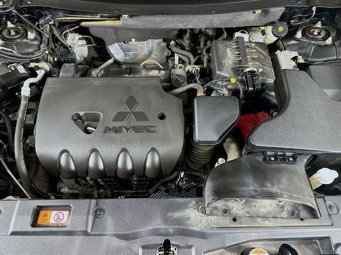 Used 2018 Mitsubishi Outlander ES image 33