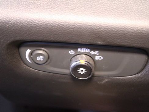 Used 2023 Chevrolet Traverse LT image 22