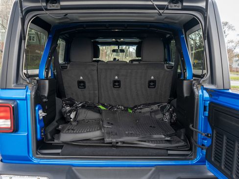 Used 2022 Jeep Wrangler Unlimited Sport image 9