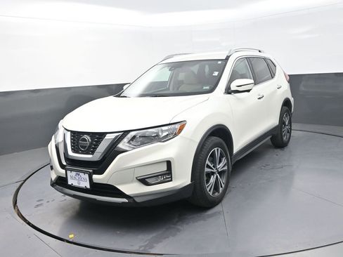 Used 2019 Nissan Rogue SV w/ Premium Package image 4