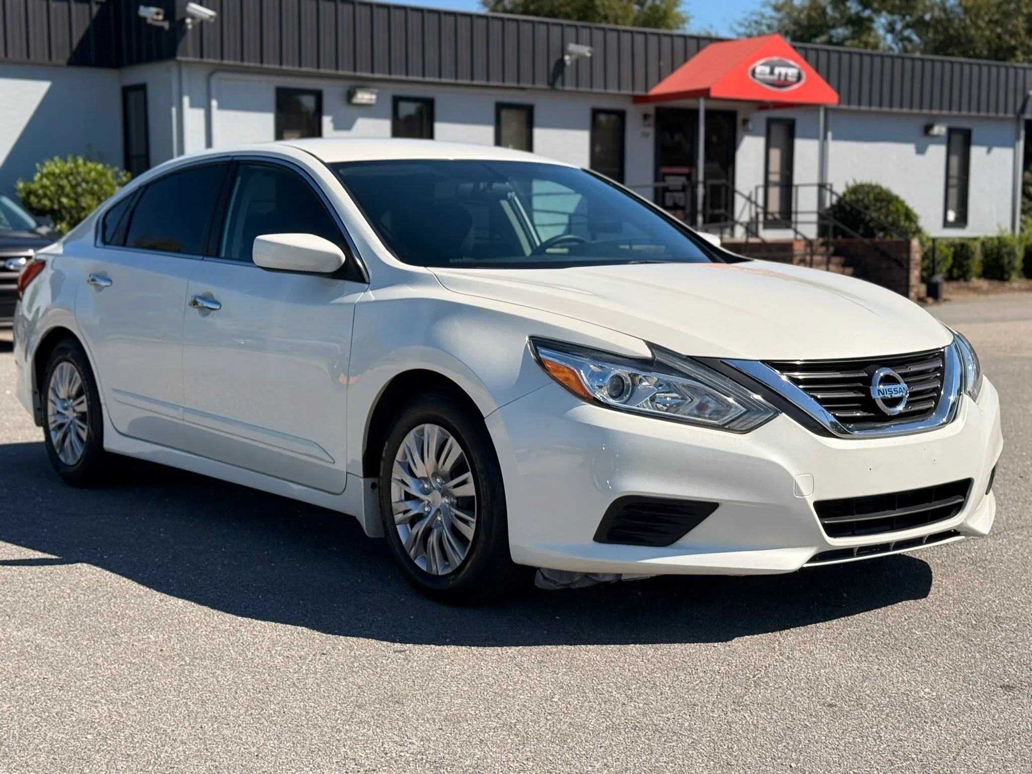 Used 2017 Nissan Altima 2.5 S w/ Power Driver Seat Package FWD image 3