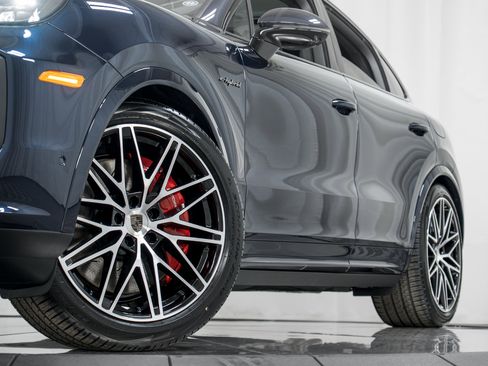 New 2026 Porsche Cayenne Turbo image 36