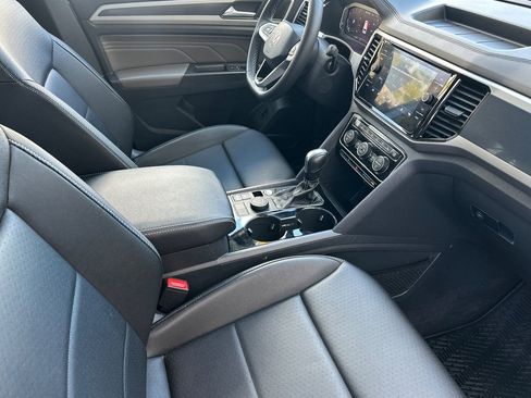 Used 2023 Volkswagen Atlas Cross Sport SEL AWD/4WD image 16