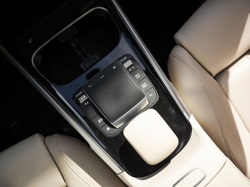 Used 2022 Mercedes-Benz GLB 250 w/ Premium Package Lite image 33