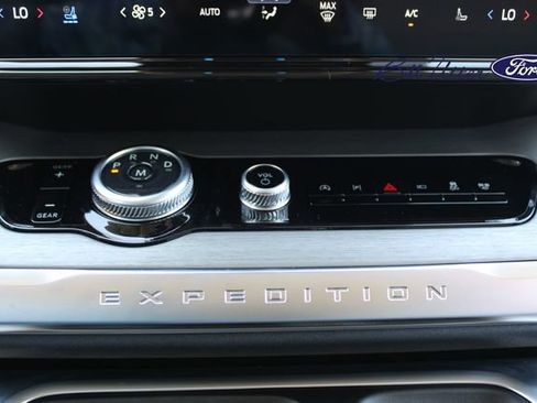 New 2027 Ford Expedition Max Platinum RWD image 17