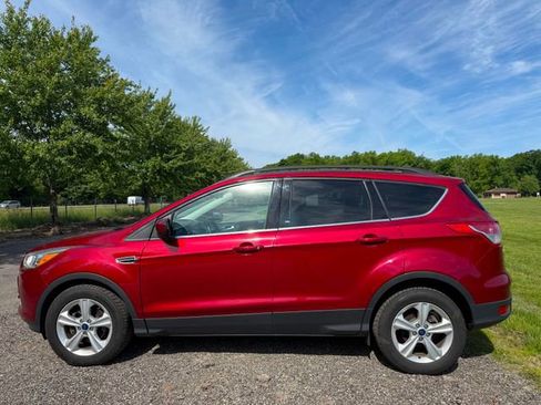 Used 2015 Ford Escape SE w/ Equipment Group 201A FWD image 2