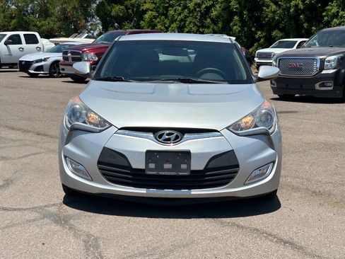 Used 2017 Hyundai Veloster FWD image 8