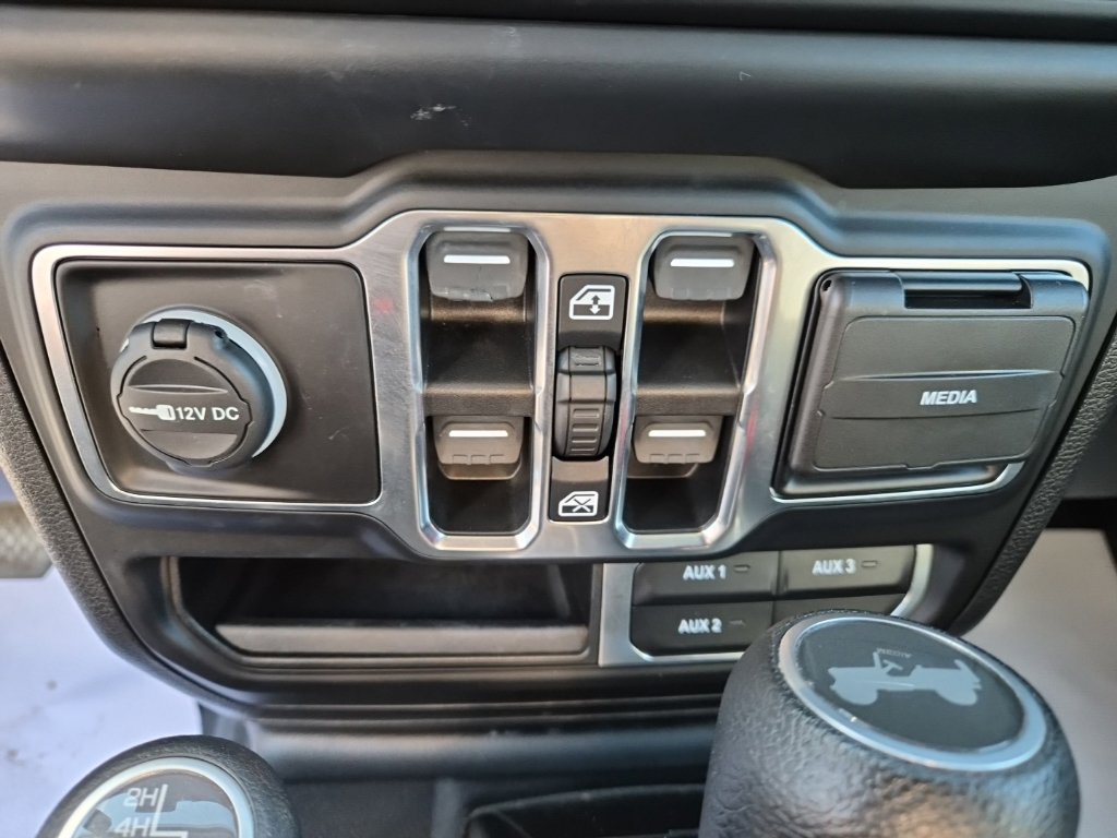 Used 2020 Jeep Wrangler Unlimited Sahara w/ Cold Weather Group AWD/4WD image 31