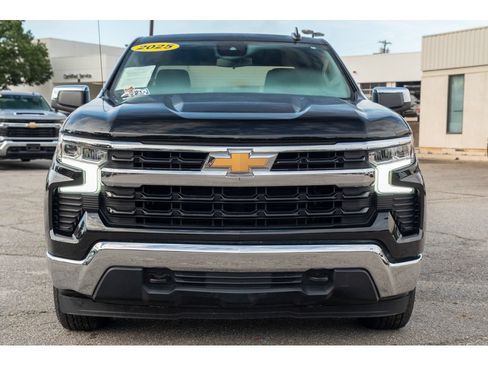 Used 2025 Chevrolet Silverado 1500 LT AWD/4WD image 3
