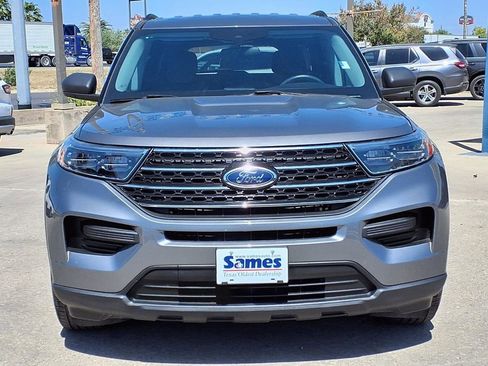Used 2023 Ford Explorer XLT image 2