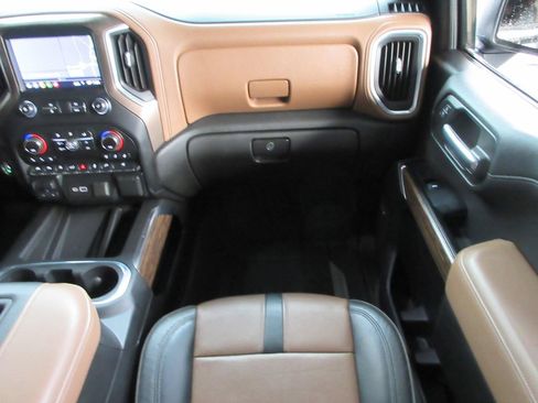 Used 2019 Chevrolet Silverado 1500 High Country w/ Technology Package AWD/4WD image 20