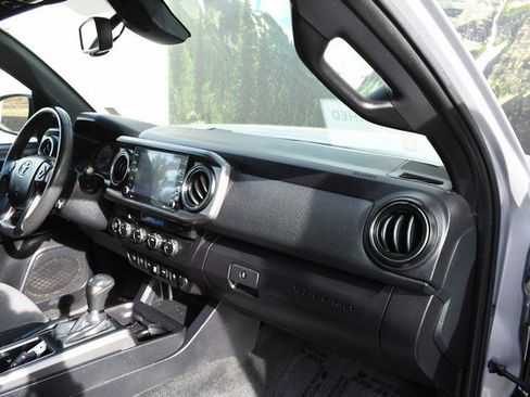 Certified 2021 Toyota Tacoma TRD Off-Road image 24