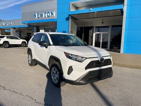 Used 2025 Toyota RAV4 LE image 2