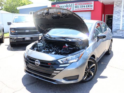 Used 2024 Nissan Versa SR FWD image 44