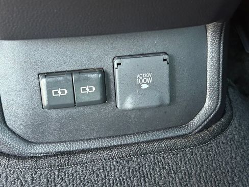 Used 2026 Toyota Highlander Platinum AWD/4WD image 25