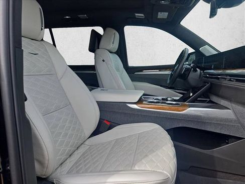 Used 2025 Cadillac Escalade ESV Sport Platinum w/ LPO, ONYX Package image 23