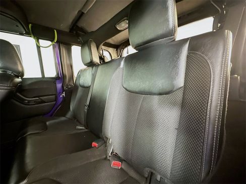 Used 2017 Jeep Wrangler Unlimited Sahara image 23