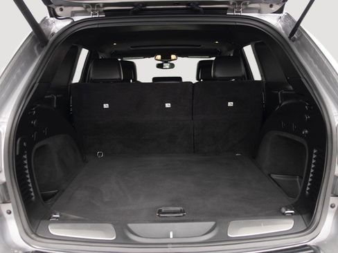 Used 2018 Jeep Grand Cherokee Limited image 16