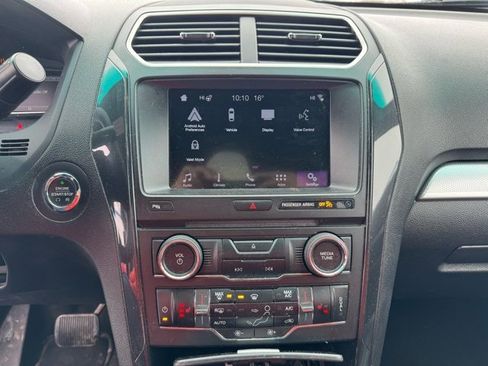 Used 2017 Ford Explorer XLT w/ Equipment Group 202A image 16