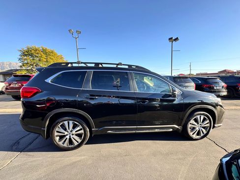 Used 2022 Subaru Ascent Limited w/ Technology Package AWD/4WD image 3