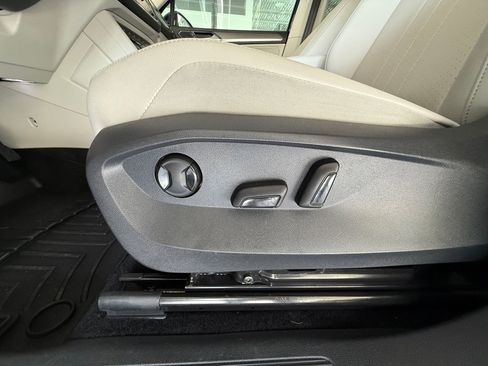 Used 2022 Volkswagen Tiguan SE image 26