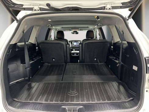 Used 2019 Toyota Highlander XLE image 14