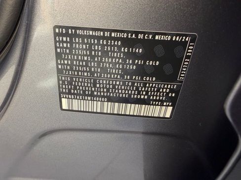 Used 2024 Volkswagen Tiguan SE w/ Panoramic Sunroof Package FWD image 33