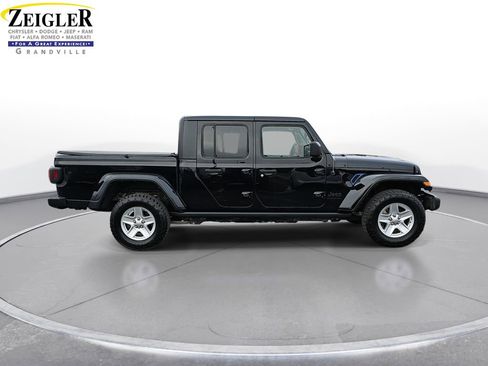 Used 2022 Jeep Gladiator Sport image 4