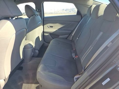 Used 2025 Hyundai Elantra Hybrid FWD image 17