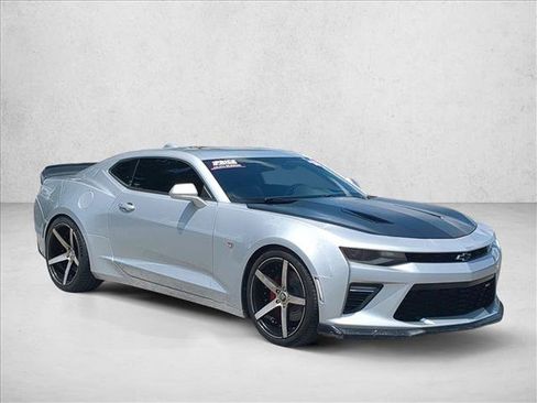 Used 2018 Chevrolet Camaro SS RWD image 3