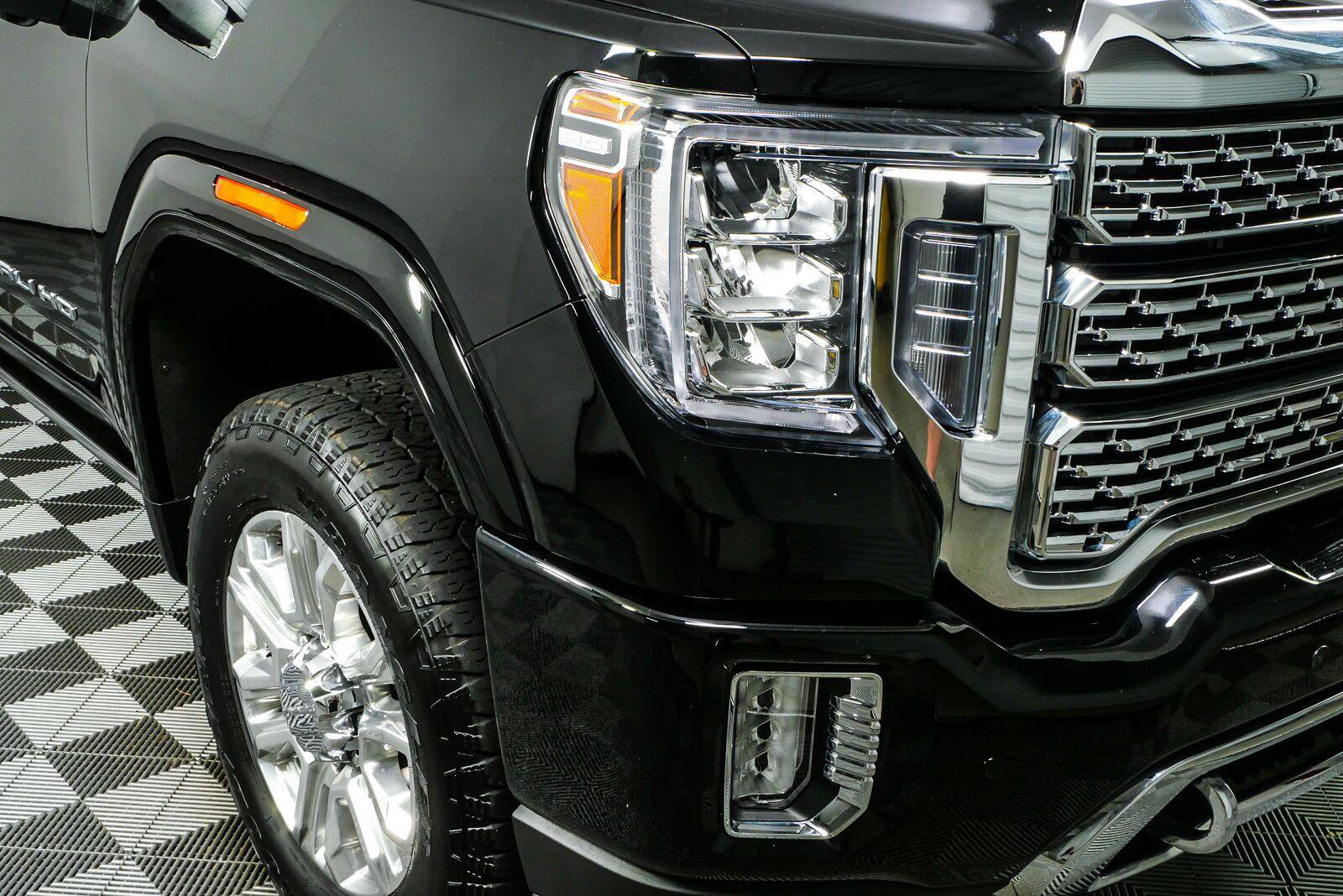 Used 2023 GMC Sierra 2500 Denali w/ Denali Ultimate Package AWD/4WD image 36