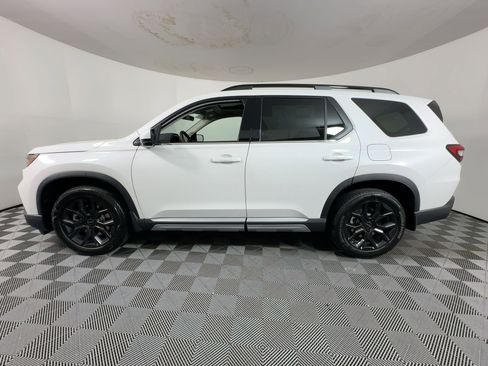 New 2025 Honda Pilot Touring image 2